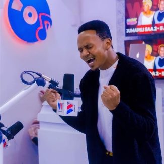 Emanuel Nicarios - Vifungo vya Familia by Voice of Hope Band Live